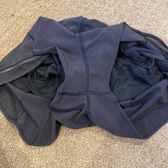Lululemon Hotty Hot Shorts 2.5 inch Size 6 - Picture 9 of 12